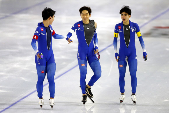 빙속 남자 팀추월, 월드컵 1차대회 금메달…평창 천신호