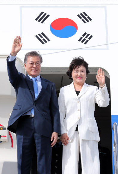 대통령 ASEAN+3 위해 필리핀 도착