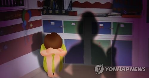 어린이집 아동학대, 교사에게 맞는 아이. 연합뉴스