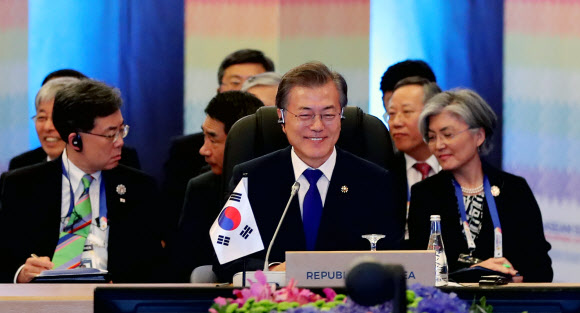 ’화기애애’한 한-아세안(ASEAN) 정상회담