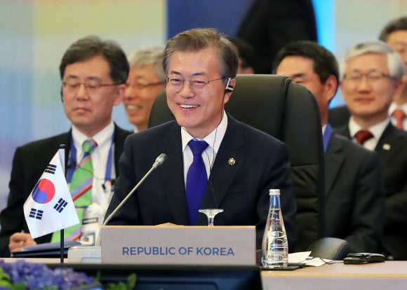 아세안(ASEAN) 정상회담, 문 대통령의 미소