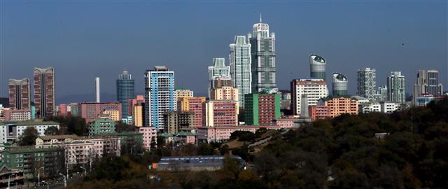 [평양은 지금]고층 아파트 즐비한 여명거리