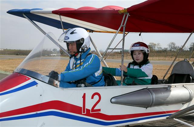 [평양은 지금] ‘꽉 잡으세요’...평양 상공 이륙합니다