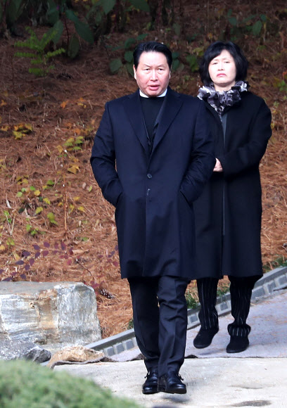 최종건 SK 창업주 44주기 참석한 최태원 회장