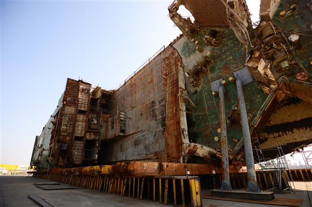 세월호 참사 1311일...녹슬고 찢긴 선체