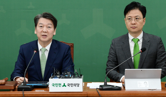 안철수 국민의당 대표가 17일 국회에서 열린 최고위원회의에서 모두발언을 하고 있다. 이종원 선임기자 jongwon@seoul.co.kr