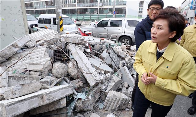 김현미 장관 ’포항 지진피해 심각하네...’