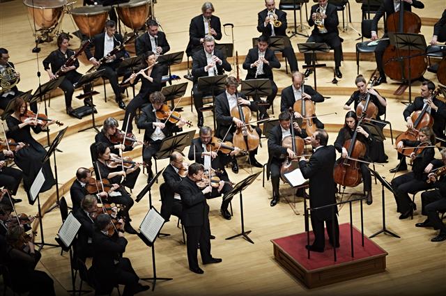 바이올린 거장 프랑크 페터 짐머만이 협연한 베토벤 바이올린 협주곡도 손꼽힐 만한 공연이었다. 짐머만은 곡의 특성에 맞게 악단에 자연스럽게 녹아드는 거장다운 원숙미를 선보였다. 롯데콘서트홀 제공