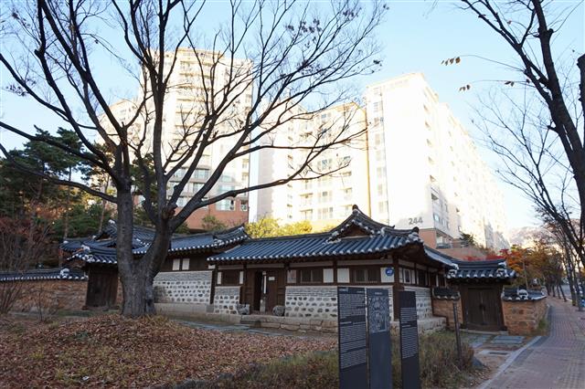 금성대군을 민간신앙의 주신(主神)으로 삼은 서울 은평뉴타운의 금성당.