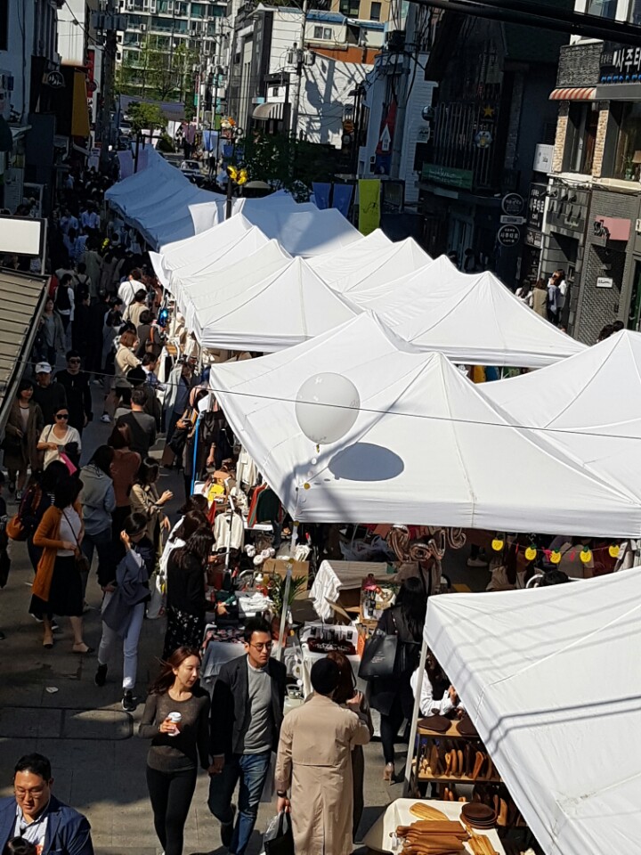 강남구 로데오거리 상인들이 추진한 벼룩시장인 띵굴시장. 강남구 제공