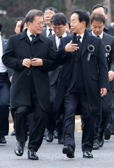 문 대통령, 고 김영삼 전 대통령 추도식 참석