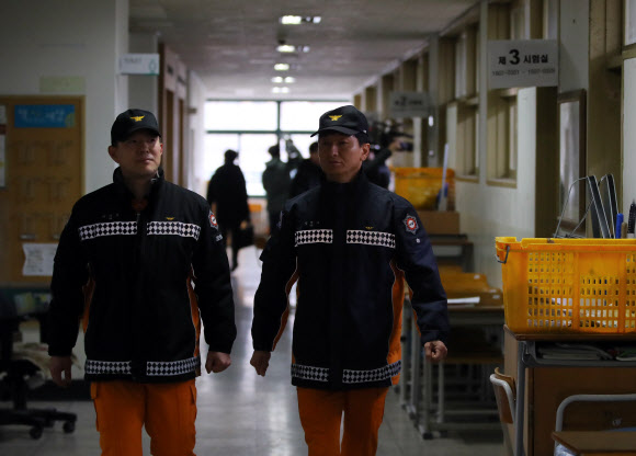 수능 시험장 안전요원 배치