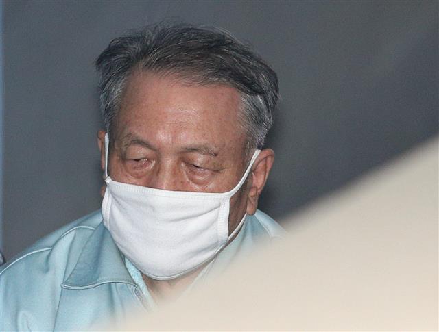 김기춘 전 대통령 비서실장이 28일 오전 서울 서초구 서울고등법원에서 열린 ’문화계 블랙리스트’ 직권남용권리행사 방해 등 항소심 9회 공판에 출석하고 있다.  뉴스1