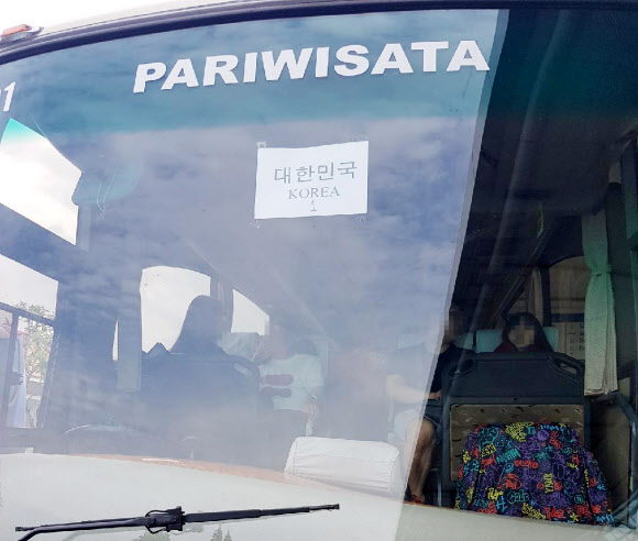 발리 벗어나는 한국인 관광객들