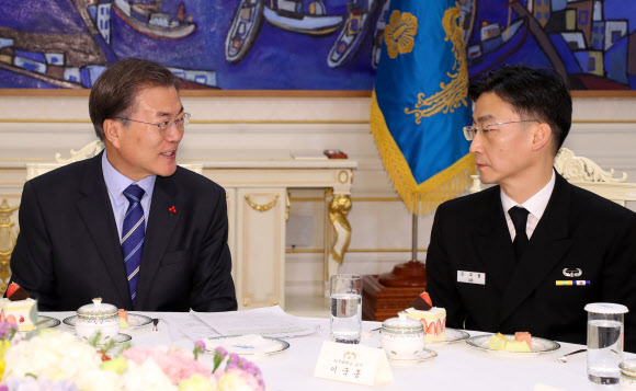 문 대통령 이국종 교수와 대화