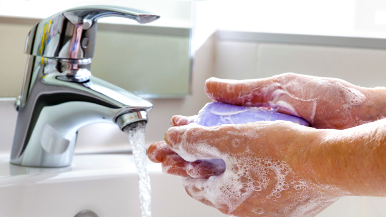 비누와 물로 손씻기만 잘하더라도 손에 있는 세균의 99%를 제거할 수 있다. 미국 질병통제센터(CDC)