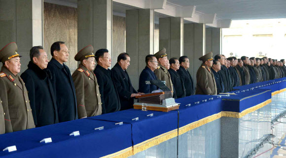 ‘화성-15형’ 시험발사 성공 자축하는 북한