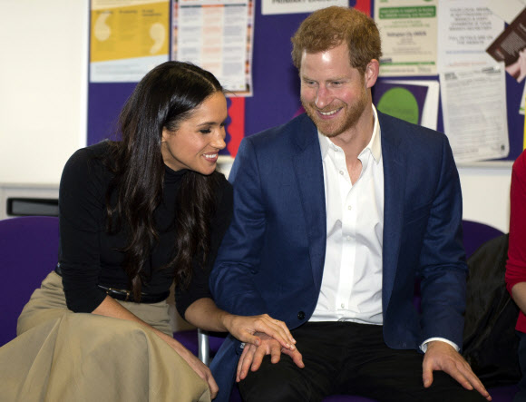 英해리 왕자-마클, 결혼 발표 후 첫 공식 석상