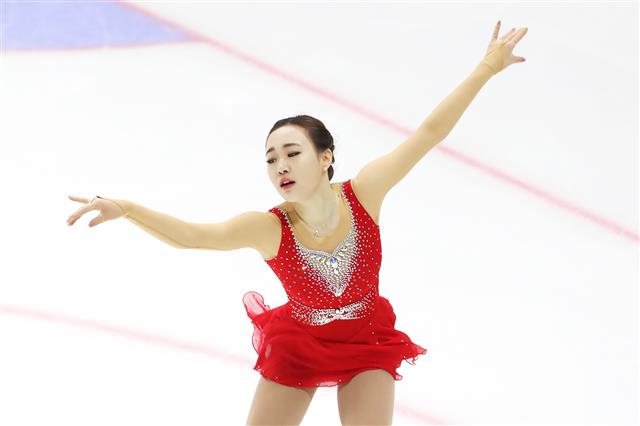 3일 오후 서울 양천구 목동실내빙상장에서 열린 KB금융 피겨 코리아 챌린지2차(평창동계올림픽 대표선발 2차전) 여자부 싱글1그룹에서 박소연이 연기를 펼치고 있다.  뉴스1