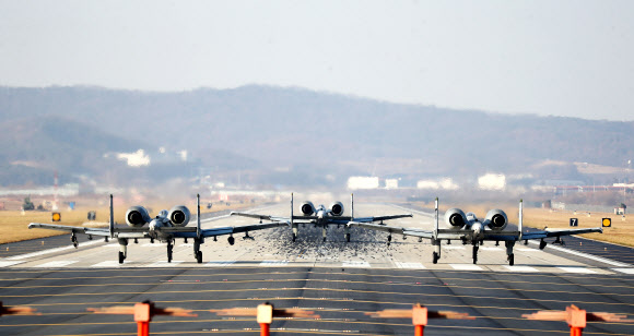 이륙하는 A-10