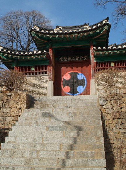 한옥풍의 강화성당.  한국관광공사 제공