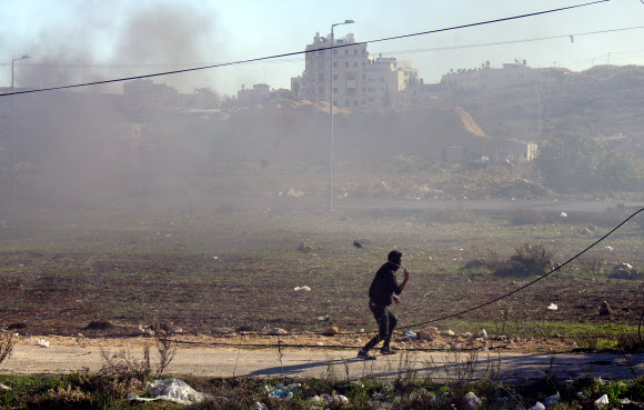 화약고로 변한 서안 라말라 시위 현장