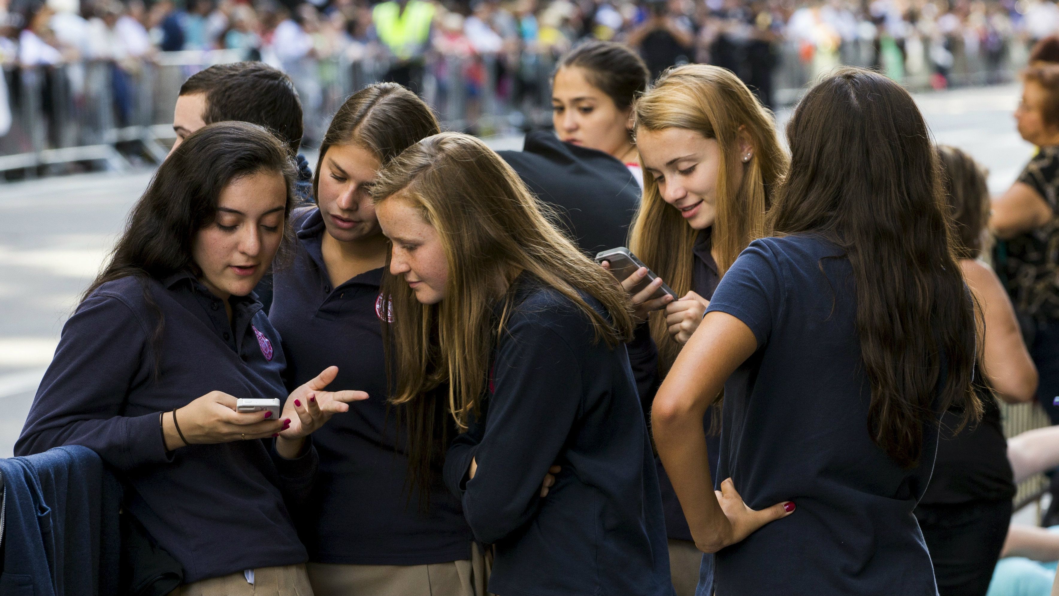 내년 9월부터 프랑스의 모든 초중고등학교에서는 학교 내에서 휴대폰 사용이 금지된다.