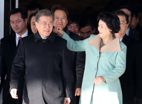 문 대통령, 쑥쓰럽구만!