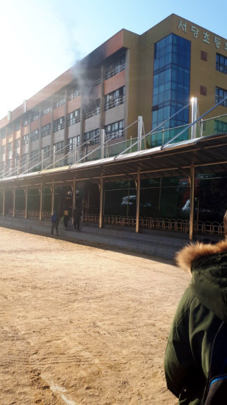 성남 서당초등학교 본관서 화재…”인명피해 없어”
