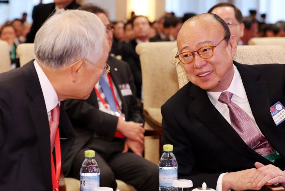 대화하는 김승연-손경식 회장