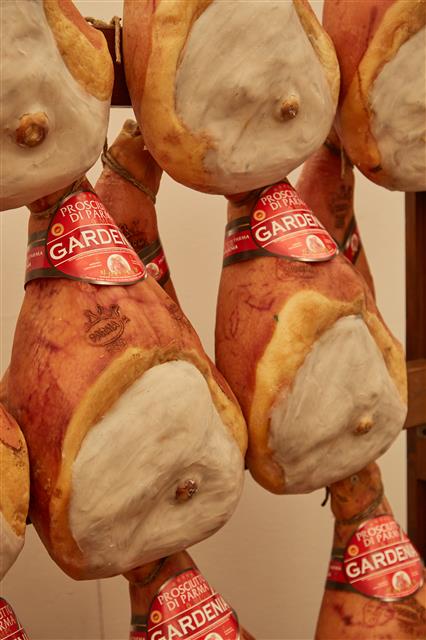 인기 없는 돼지 뒷다리는 스페인과 이탈리아에서 최상급 식재료로 탈바꿈한다.