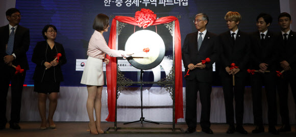 타징 하는 배우 송혜교