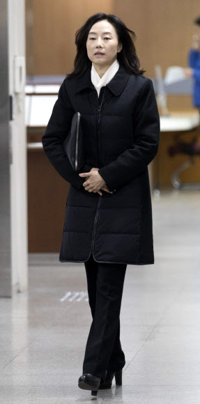 법정 나서는 조윤선 전 장관