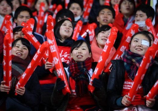 북한 매경기 열띤 응원