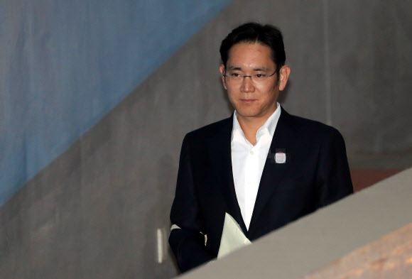 법정 항하는 이재용