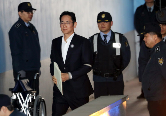 법정 항하는 이재용