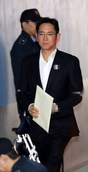 법정 항하는 이재용