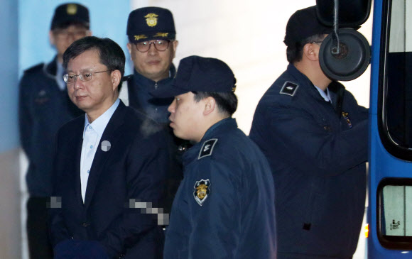 공판 출석하는 우병우