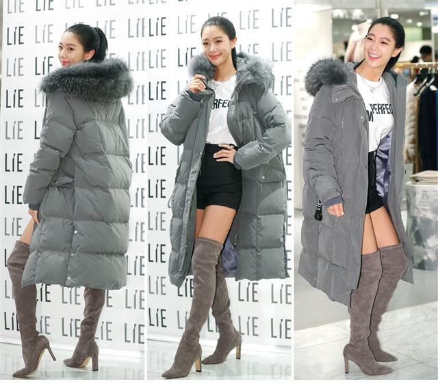 방송인 클라라가 22일 오후 서울 현대백화점 무역센터점에서 열린 LIE의 ‘라라 패딩’ 출시 기념 팬 사인회에 참석해 포즈를 취하고 있다.  뉴스1