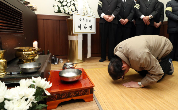 이낙연 총리, 제천 화재 희생자 빈소 방문