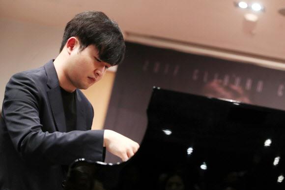 밴 클라이번 국제 피아노 콩쿠르에서 한국인 최초로 우승을 거머쥔 피아니스트 선우예권.