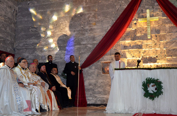 이라크 모술 성바울교회 4년 만에 성탄예배