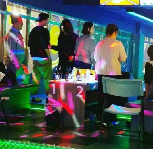 송중기 송혜교, 볼링장 포착  