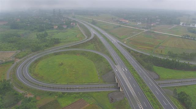 포스코건설이 준공한 노이바이~라오까이 고속도로. 베트남의 수송 혁명을 가져온 고속도로다. 포스코건설 제공