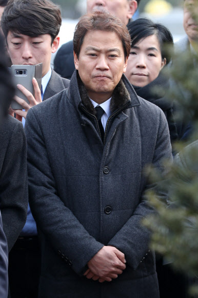 생각에 잠긴 임종석