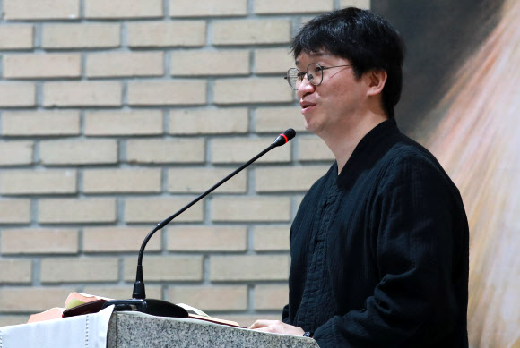 인사말 하는 김근태 전 의장 아들