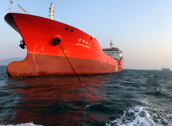 억류된 ’라이트하우스 윈모어’호