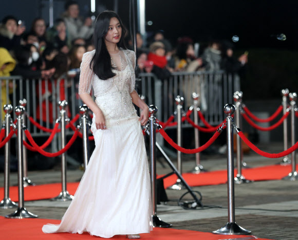 김지원, 레드카펫의 여신