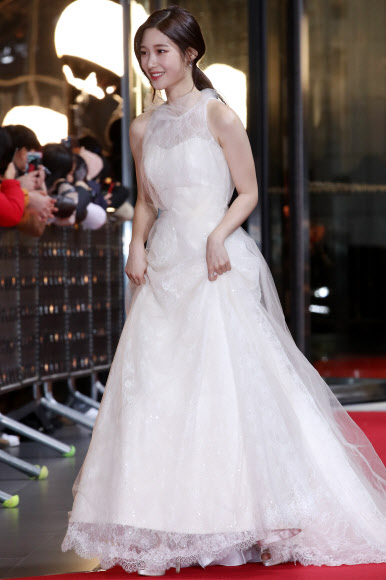 정채연, 우아한 백조