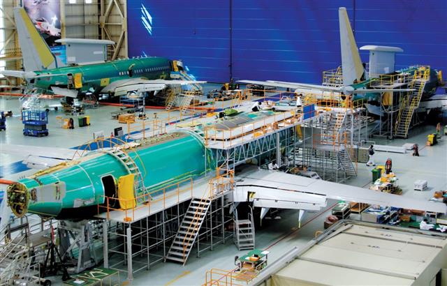 경남 사천 KAI 공장에서 항공기 제작작업을 하고 있다.<br>경남도 제공